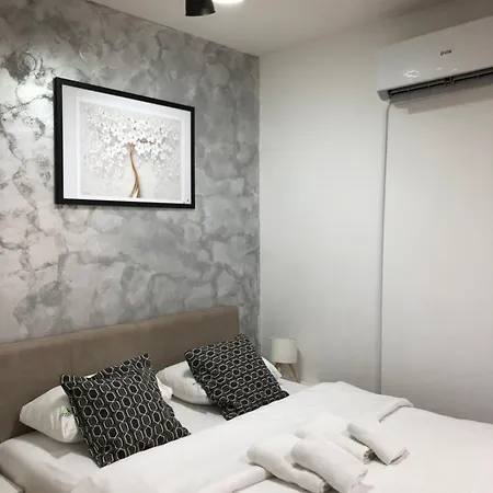 Apartamento Danijela & *